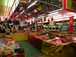  intérieur du marché couvert à noël